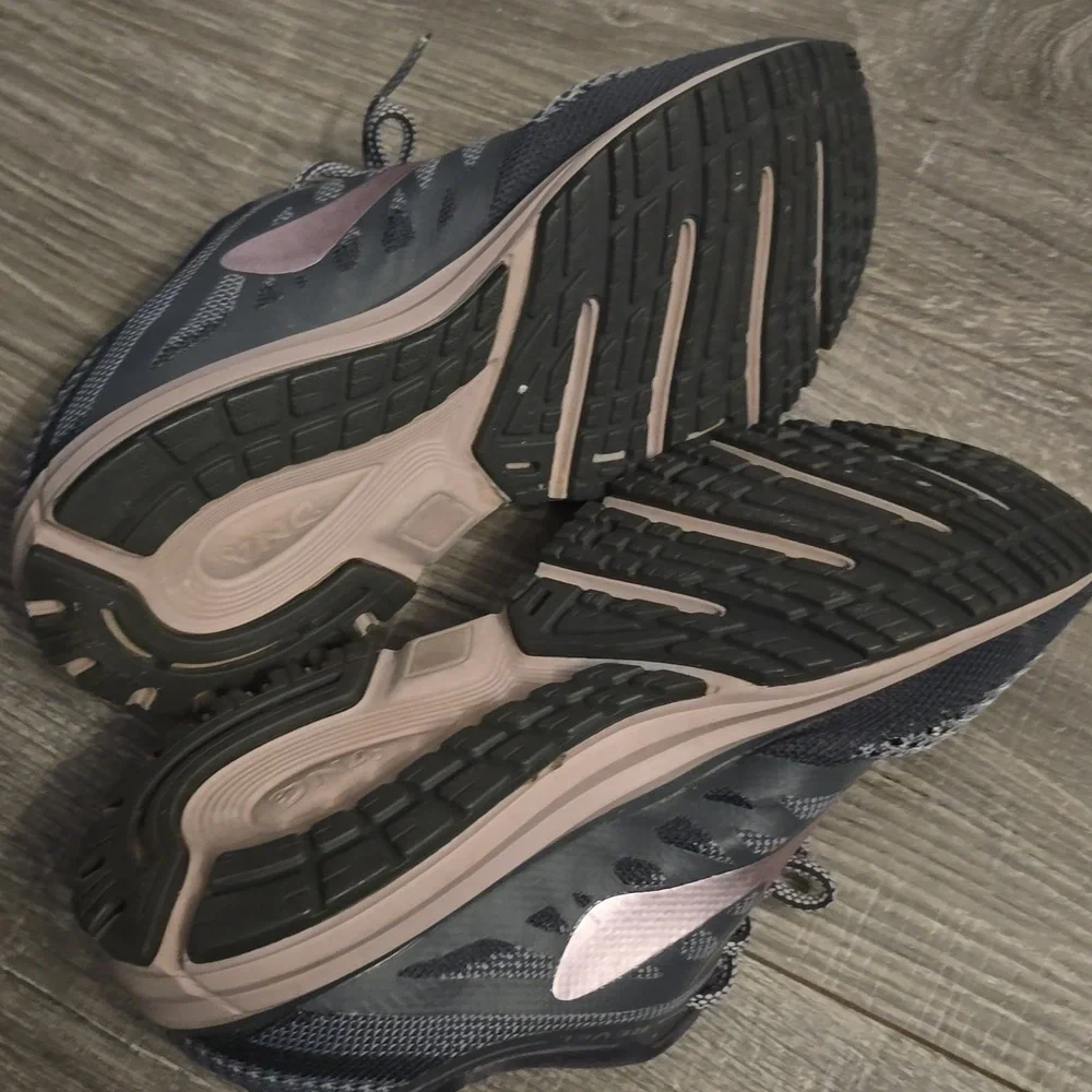 Brooks Revel Women's Charcoal and Blush Athletic Shoes. - Picture 3 of 12